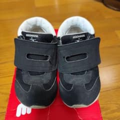 ミキハウス ブラック スニーカーのサムネイル