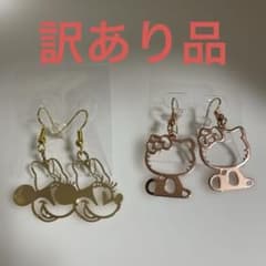 ミニーとキティーのシルエットピアスのサムネイル