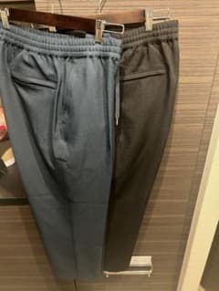 UNIQLO U ワイドフィットテーパードパンツのサムネイル