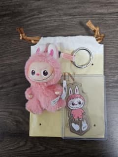 c*i様 POPMART LABUBU PIN FOR LOVE イニシャルラブのサムネイル