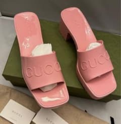 ア*ス様 GUCCI ピンク ヒールサンダルのサムネイル