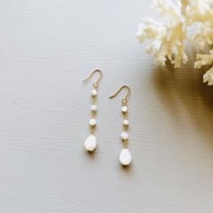 ピカケ　ハワイのお花のピアス　白いフラワーのサムネイル