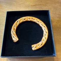 MOMAで購入。KEANE ガラスバングル ブレスレット オレンジ。 - メルカリ