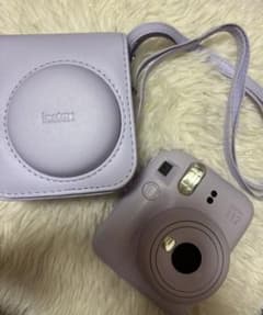 instax mini 12 ラベンダー カメラ本体とケースのサムネイル