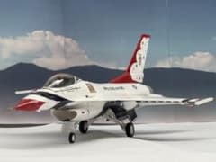 タミヤ 1/48 米空軍Ｆ-16C サンダーバーズ　塗装済完成品 タミヤ 1/48 米空軍F-16C サンダーバーズ 塗装済完成品 - メルカリ