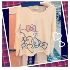 値下げ中！！さま新品♡Triumph✕ハローキティ ルームウェア♡のサムネイル