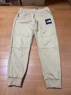 THE NORTH FACE ベージュ ジョガーパンツのサムネイル