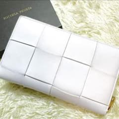 【極美品】ボッテガヴェネタ マキシイントレチャート カセット 長財布のサムネイル