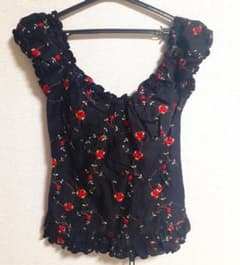 [美品]ピーチ・ジョン薔薇刺繍の黒ブラウスのサムネイル