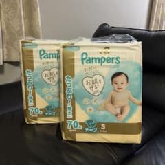 Pampers はじめての肌へのいちばん Sサイズ　テープ70枚入り 2パックのサムネイル