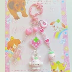 智美　シャカシャカイチゴうさちゃんキーホルダー いちごうさちゃん香り玉付きキーホルダー582 - メルカリ
