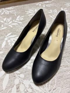 benebis パンプス　25.0 ブラックのサムネイル