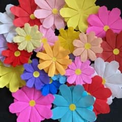 折り紙　花　花飾り　コスモス　デージー　花吹雪のサムネイル