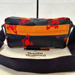 美品】ヴィヴィアンウエストウッド ボディバッグ レザー オーブ レザー 