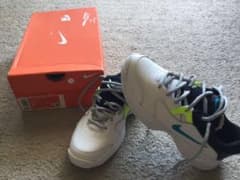 Nike jr コート　ライト　22.5cmのサムネイル