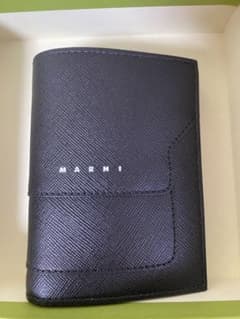 【お値下げしました】MARNI マルニ 二つ折り財布のサムネイル