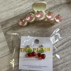 THE PLAIN さくらんぼ ピアス ヘアクリップ セットのサムネイル