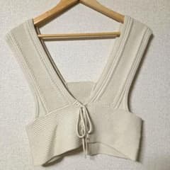 GU 2WAYニットビスチェQ　ベージュ Vネック 編み地デザイン Mサイズのサムネイル