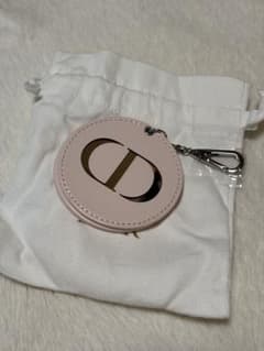 Dior Beauty CDロゴ チャーム付きミラー - メルカリ