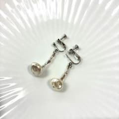 ハンドメイド　淡水パール　ビーズ　イヤリング　シルバーのサムネイル
