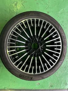 ベンツ純正20インチタイヤホイール1本 センターキャップなし(EV車)のサムネイル