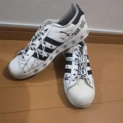 只今値下げ中　adidas アディ スーパースター superstar 落書き風のサムネイル