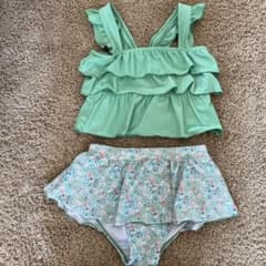 グリーンレーベル　水着 女の子 セパレート⭐︎135のサムネイル