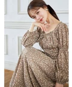【美品】tocco closet ワンピース リボン付きギャザーフラワープリントのサムネイル