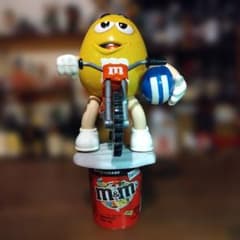希少】M&M's モトクロス キャンディディスペンサー - メルカリ