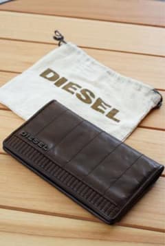 DIESELの本革長財布のサムネイル