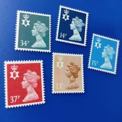 外国切手 英国 北アイルランド地方限定切手エリザベス女王 5種 - メルカリ
