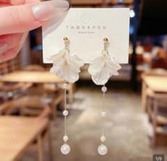 花びらモチーフ パール ロングピアス　結婚式のサムネイル