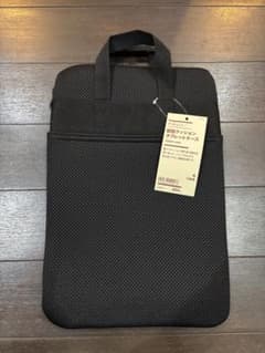 【無印良品・新品タグ付】縦型クッションタブレットケース 11型用 黒のサムネイル