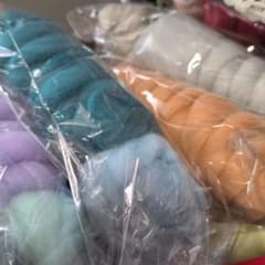 本日のみ一万円引き中！羊毛フェルト大量 素材 まとめ売りのサムネイル