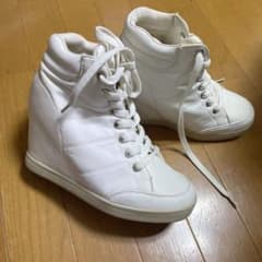 インヒールスニーカー白ハイカットのサムネイル