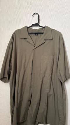 UNIQLOカーキ オーバーサイズ 半袖シャツのサムネイル