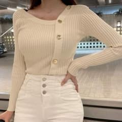 新品未使用⭐︎DAZY 非対称ネック ボタン ディテール セーター、秋服のサムネイル