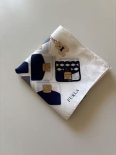 【新品 シール付き】FURLA ハンカチのサムネイル