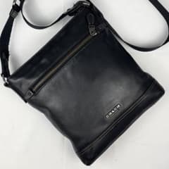 美品 COACH レザー ショルダーバッグ グラハム ロゴ金具 斜め掛け 黒 