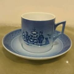 ロイヤルコペンハーゲン イヤー カップ&ソーサー 2004年のサムネイル