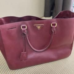 定番】PRADA サフィアーノ レザー トートバッグ ボルドー - メルカリ