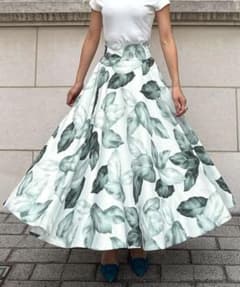 新品未使用】JENNE リーフフレアスカート L - メルカリ