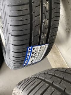 タイヤ2本のサムネイル