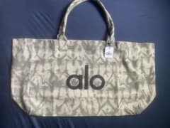 alo yoga トートバッグ ノベルティ ショッパーバックタイダイ柄 - メルカリ