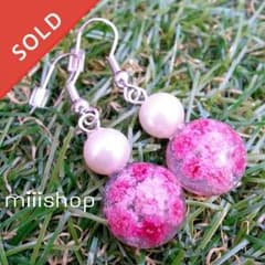 かすみん様専用（かすみ草ピアス両耳  レジン アクセサリー お花入り）のサムネイル
