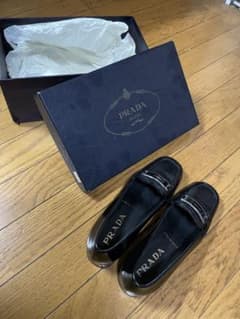 PRADAローファーのサムネイル