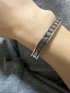 早い者勝ち！美品DIESEL★シンプル バングル♡のサムネイル