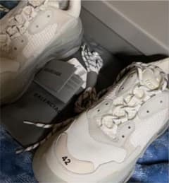 BALENCIAGA triple sのサムネイル