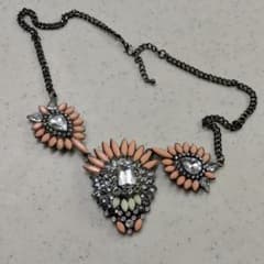 ビジュー　フラワー　ネックレス　FOREVER 21のサムネイル
