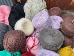 毛糸 多色ウール・アクリル　ギユウギユウ詰め15kgみかん箱いっぱい￼